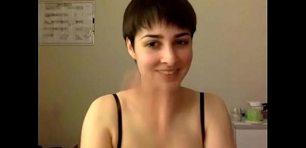 Cute with short hair showing great ass on cam live